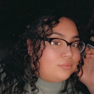 Meet your Posher, Josefa